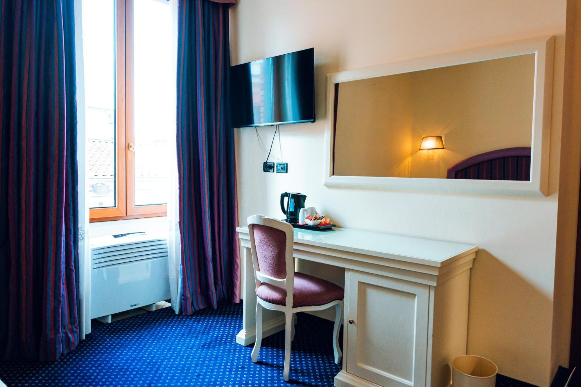 Hotel Torre Della Vittoria 1928 Феррара Екстер'єр фото