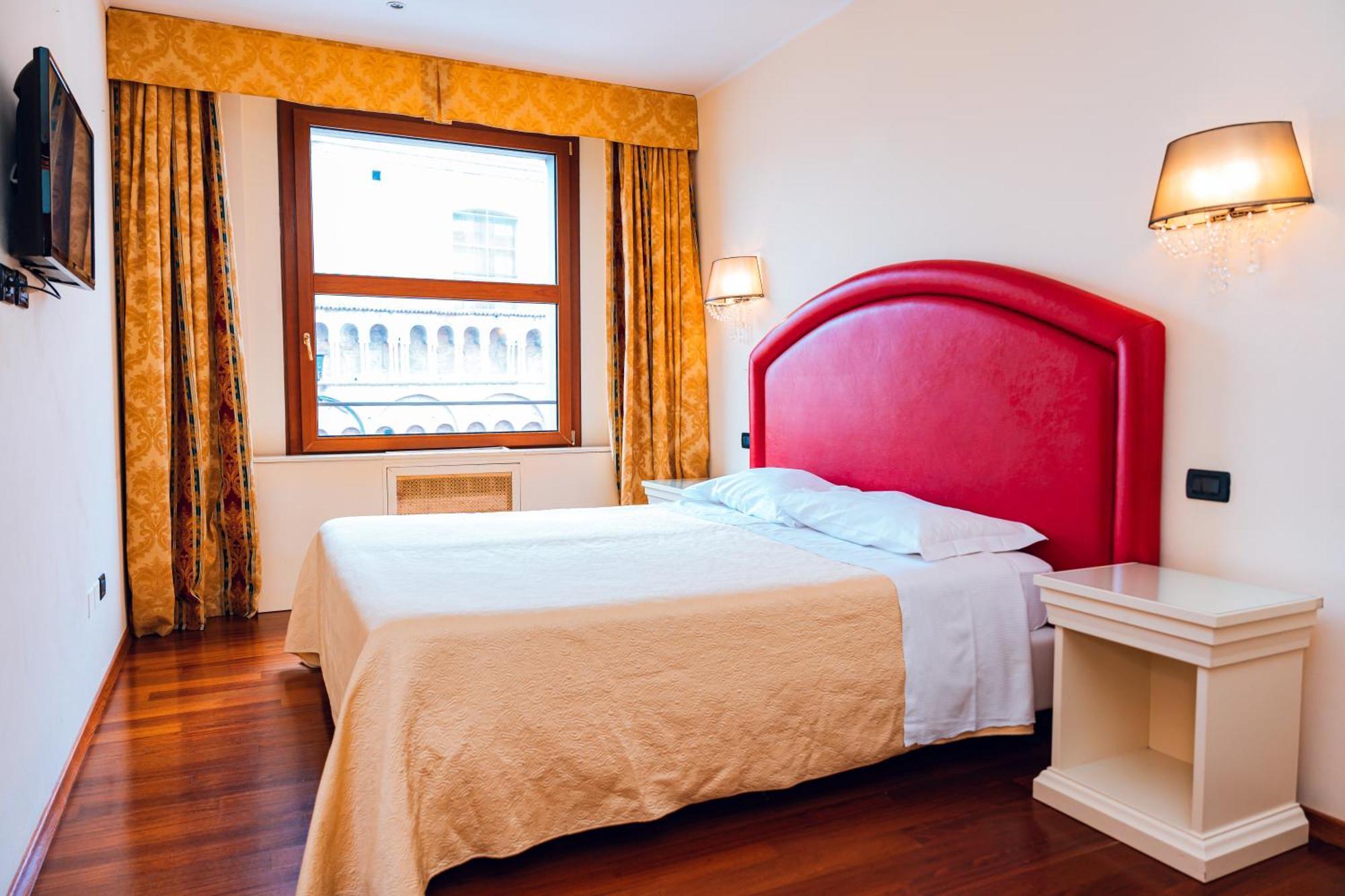Hotel Torre Della Vittoria 1928 Феррара Екстер'єр фото
